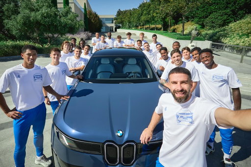 ⚡️⚽ The dream team is complete! 
🚘 ¡El team al completo!
#BMWiX3 | #RethinkTheGame