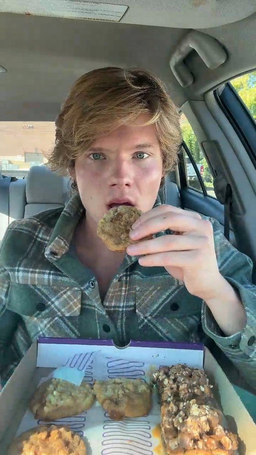 be careful, they're scary good👻@ianjackedeats review of @insomniacookies NEW Caramel Apple cookie and Brookie Topped with Snickers

#insomniapartner #cookiereview #carcreator
