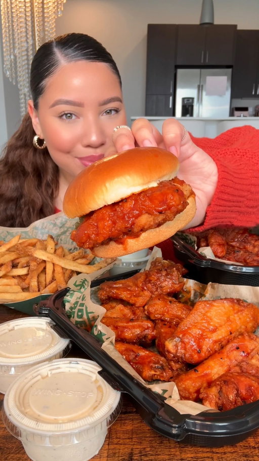this new haunted habanero flavor from @wingstop is scary good! 👻🔥 #WingstopPartner #mukbang #chicken