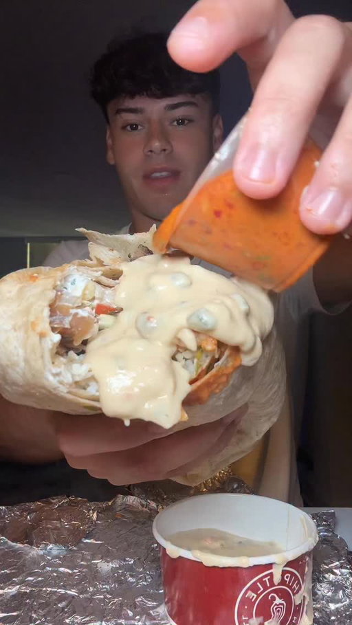 Chipotle Burrito ASMR Mukbang #chipotleburrito #chipotlemukbang #mukbang #asmr #foodie #foodiegram #eatss #viral @chipotle