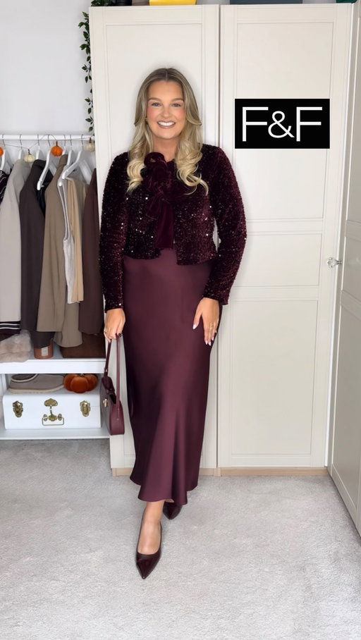 @fandfclothing new in ✨🤍🪩 the sparkles are coming and I’m so here for it! 

The long checkered coat is amazing and the last co ord too 👏🏼👏🏼 The sequin outfits will sell out so quickly!

I will link everything in my story and add them to my October highlight ✨
#fandfclothing #sparkle #sparkleseason #christmasparty #fashion #autumn #sequin