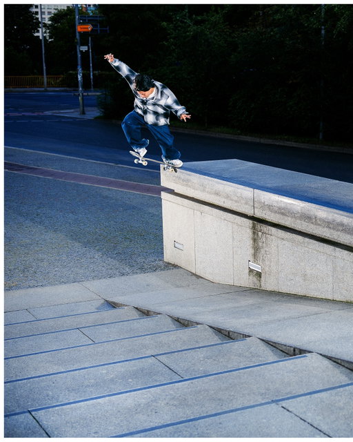 @Brad.Saunders in Berlin during @adidasskateboarding’s Heimspiel Tour 🚐🇩🇪
Full video by @Torstenfrank, @wellenwasser & @marinakristin_ is now live 📼
