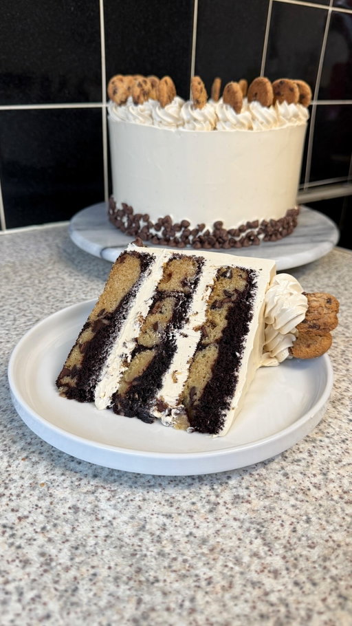 chocolate chip cookie CAKE 🍪🍰

the full recipe is on ashbaber.com, there’s also a link in my bio 

#cookie #goodfood #foodreels #baking #cakedecorating #dessertideas