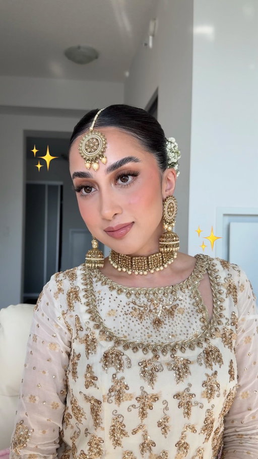 built in eyeshadow for life 

@glamnetic selenite nails
@urbandecaycosmetics slick brow
@shiseido lash curler
@benefitcanada badgal bang waterproof
@houseoflashes tigress lashes
@farmacybeauty lip smoothie
@milkmakeup hydro grip primer
@milkmakeup jelly serum stick
@hudabeauty cherry blossom color corrector
@hauslabs foundation in 050
@hauslabs concealer fair neutral 04
@narsissist laguna bronzer 02
@rhode freckle blush
@charlottetilbury pressed powder but this was limited edition :(
@essence_cosmetics baked blush
@makeupforever wherever walnut liner (I think)
@maccosmeticscanada viva planet
@yslbeauty 44 loveshine gloss
@tirtir_global @tirtir_official setting spray
@tomfordbeauty soleil blanc perfume
@hairlicioustyles hair 
@farahtalibaziz outfit 

#darkcircles #hyperpigmentation #discoloration #eyebags