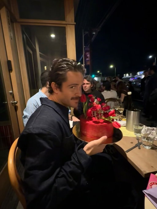34🌹🎂🪩🫂