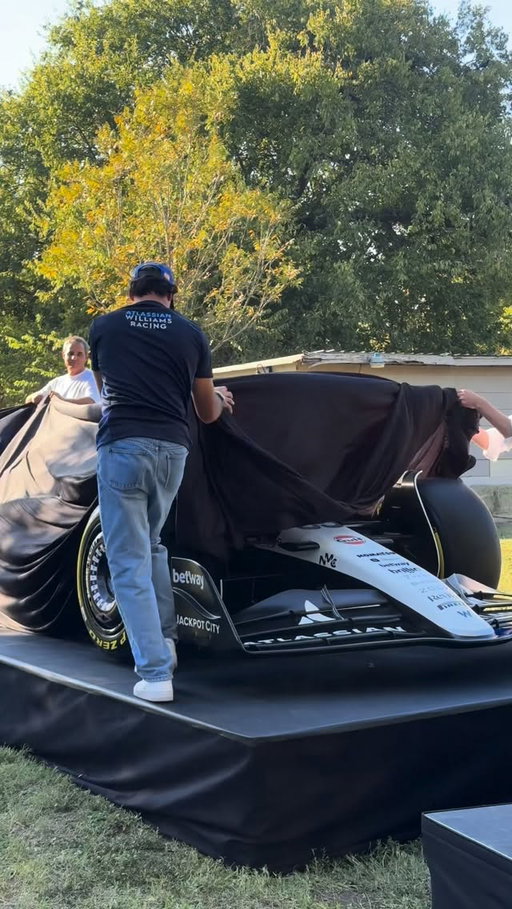 A classic returns 🤩​

Unveiling our United States GP livery with our past and present 💙