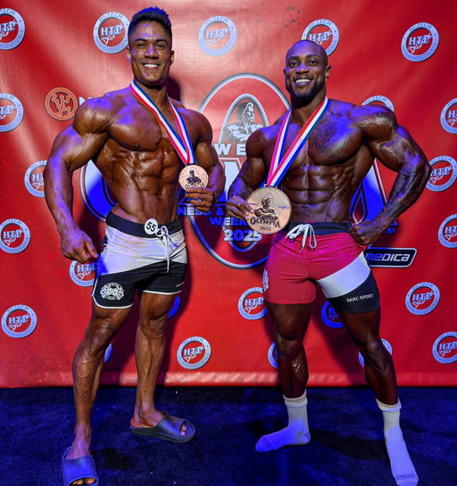 The stage separates rivals, but respect unites champions, it’s the medal no trophy can replace.

O palco separa rivais, mas o respeito une campeões, ele é a medalha que nenhum troféu substitui.