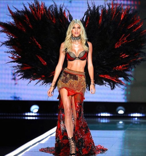 Wishing all the girlies good luck tonight! 💕✨ #VSfashionshow