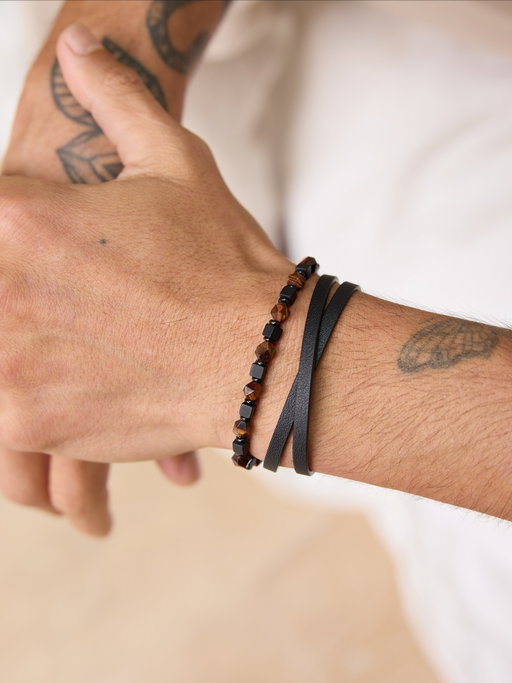 New Loma Stack: Square Tiger Eye beads meet our classic Black Gunmetal Double Wrap.

Earthy and refined - a grounded look with a modern edge.

Timeless style, no effort needed.

@MANNSION

#braceletstack #mensbracelets #beadedbracelet