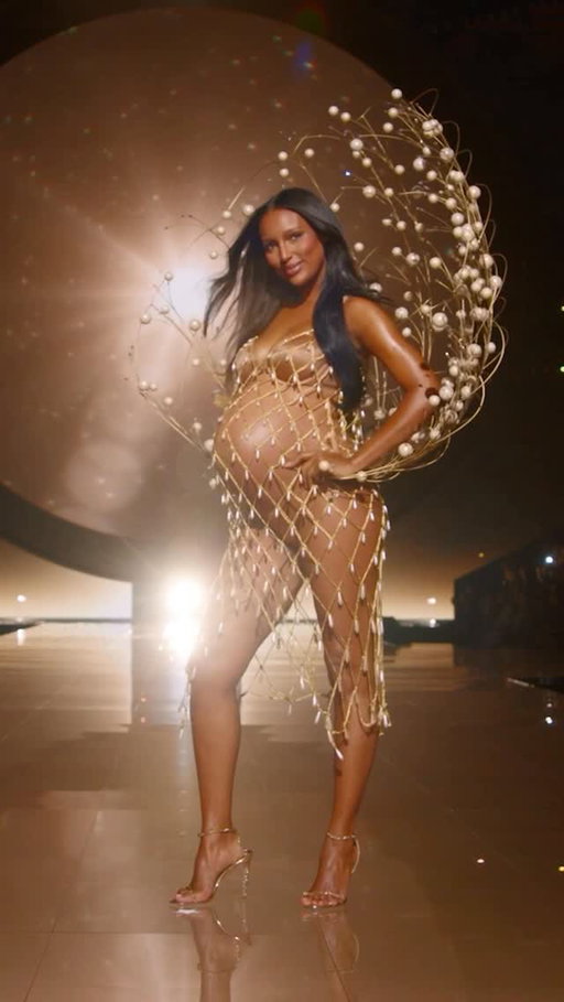 Raise your hand if you’re still recovering from @jastookes opening.
