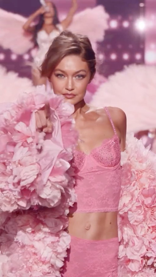 Bombshell look, bombshell woman. All eyes on @gigihadid.