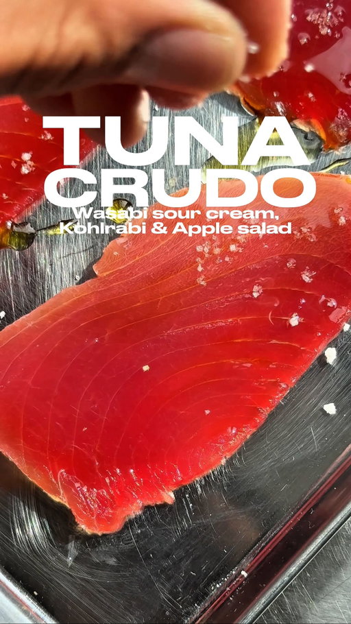 5min done Crudo 😮‍💨

Found this beautiful line caught ikejime tuna from north Britany, had to make something with it. Had no time, wanted something quick, and fresh.

Simply olive oil & flakey salt seasonned tuna, with a slightly whipped sour cream from normandy with wasabi, and a fresh salad of kohlrabi, apple, chives.. took literally 5minutes to do. 
Nice snack 👌

Track ID 💿: Guru - Guidance

#crudo #tuna #sourcream #fresh #aesthetic