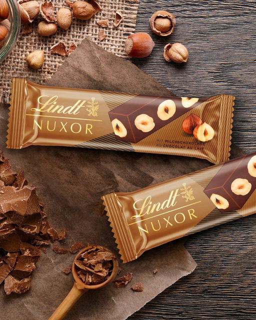 Experience Lindt NUXOR - rich gianduja cream meets crunchy roasted hazelnuts 🤎🌰✨⁣
⁣
The perfect balance of textures and flavors for an unforgettable chocolate break 😍⁣
⁣
#LindtNUXOR #LuxuryChocolate #HazelnutLove #ChocolateIndulgence #LindtMoments #SweetEscape