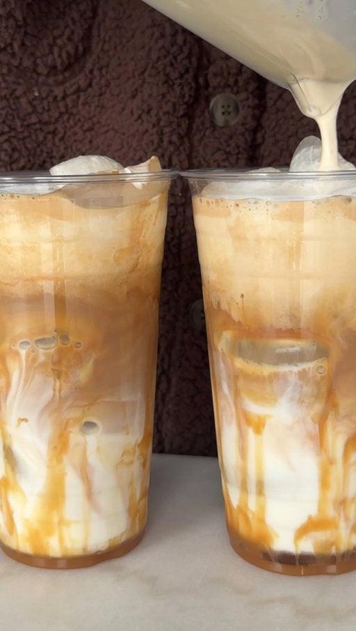 the year I became obsessed with pecan lattes 🍂

salted caramel pecan iced latte is one of my top 3 favorite recipes from my “Flavors of Fall Drink Recipe Ebook” 🤎 it features 15 espresso + matcha recipes perfect for any mood this fall 

🔗 in bio! 

#coffee #icedcoffee #coffeeathome #fall #fallrecipes #fallvibes🍂 #pecan #caramellatte
