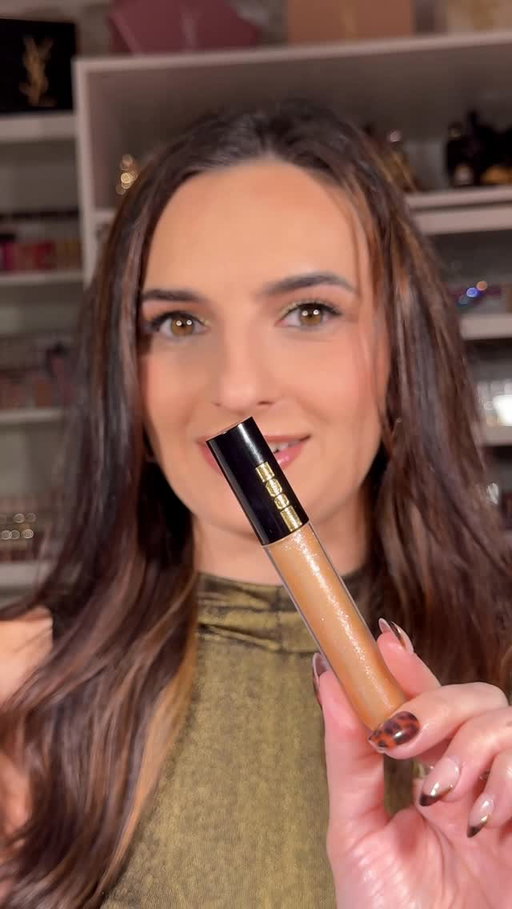 I found out what lip gloss the VS angels were wearing at the Victoria’s Secret fashion show 
@patmcgrathreal Earth Angel
#newmakeup #lipglosses #glossylips #victoriassecretfashionshow #angelmakeup #sephorahaul