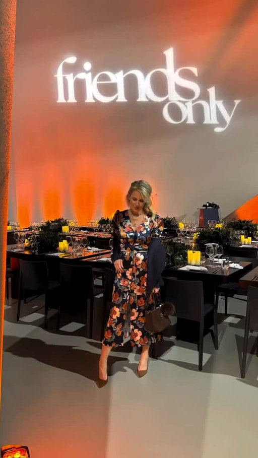 🍷🇮🇹 R U F F I N O 🇮🇹🍷 It’s Sunday in Italy, So Come with me with to an event with @ruffino_1877 @ruffinocanada located at the Olympic Staduim @lesamisdubiodome it was incredible ! Food was nothing but the best from @ristorantebeatrice & delicious cheeses !
We got to pair 4 different wines with a 5 course Italian meal, let’s Bring Sunday Feast back ! 
.
.
Was nothing more then amazing ! 5 star UBER, brought my brother as my date. Ambience was stunnng ! 
Got to sip wine, with homemade focaccia & cheese, listen to amazing Classic music, talk to all my friends, make connections. Got a poem made for me, and my comic too. @karinacaride @maudpoulin @itscarus 
.
.
.
Pinch 🤏 me !!! One of the best events ! @evangeline_pr @canibringafriend