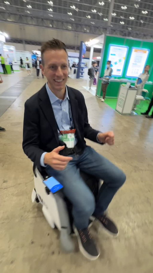 Amazing new way to get around - just lean and go! 

The Honda Uni-One moves like it’s reading your mind. 

#CEATEC2025
