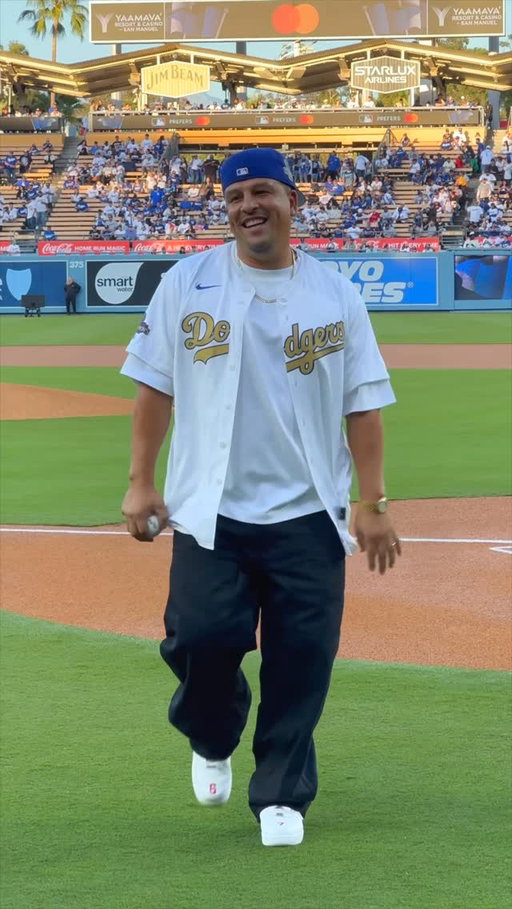 One day you’re a fan, the next you’re throwing first pitch with @mastercard …unreal. 😮‍💨
Bringing fans beyond the dugout: #priceless. #mastercardpartner