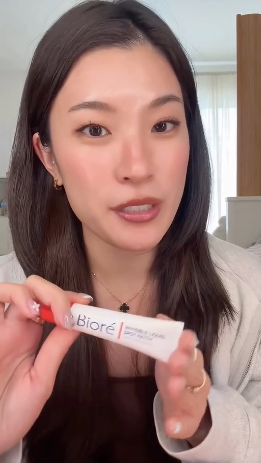 The most undetectable pimple patch l’ve tried @bioreus 
Clearer skin in just 4 hours

#biorepartner #acne #pimplepatch #skincare #salicylicacid