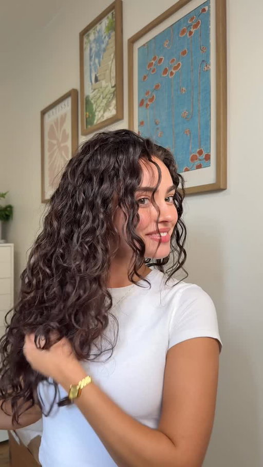 Every curly girl needs a good detox shampoo. The @theouai Detox Shampoo clears buildup, refreshes my scalp, and gives my curls their bounce back ✨ #OUAI #DetoxShampoo #OUAIPartner