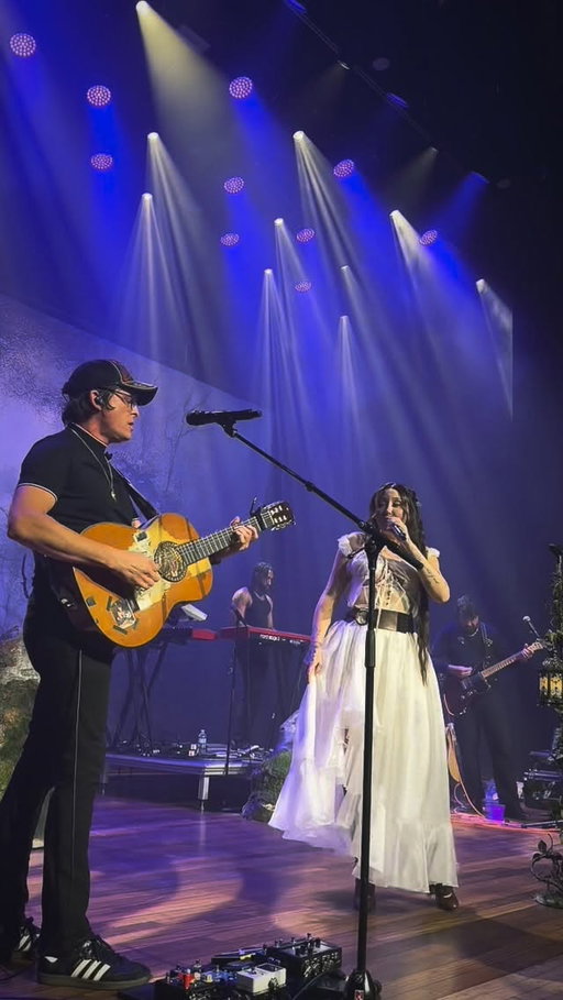 @noahcyrus - thank you for having me up during your show at @theryman last night for "If There's a Heaven" - first time we got to perform this together. this was a blast, can't wait to do that again. 🙏🖤🙏