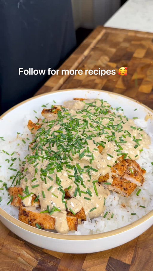 SAVE THIS ‼️ Easy Healthier Cream Cheese Chicken (only 20 minutes!) 🥰

Announcements:
✅ New seasonings coming soon 👀 @spicexseasoning 
✅ Cookbooks on my website! (Checkem out macros included!) 💪🏽 or comment cookbook.
✅ why you so cute? 

Macros per serving Rice NOT included (makes x2): 410 Calories | 56g P | 2g C | 19g F

For the Chicken:
1lb Chicken Breasts
2 tsp Daily Blend (SPG) 
1 tsp smoked paprika Powder, 
1 tsp SpiceX Bella Blend (dried herbs)
2 teaspoon Butter
2 teaspoon Olive Oil

For the sauce:
2 Shallots, finely diced
3/4 cup Chicken Stock
4 tbsp light Cream Cheese
1 heap tsp Dijon mustard
Resting juices of the chicken 🐓 
finely diced Fresh Chives, to serve

ENJOY 🥰
.
.
.
#icekarim #healthyrecipes #easyrecipes #mealprep #cooking