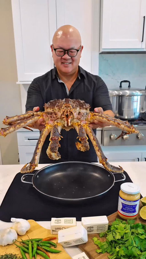 👑 Cooking up a ROYAL FEAST: Vegas style with THE KING OF VEGAS @lasvegasfill X king crab & lobster 🦀🦞

#seafood #kingcrab #lobster #mukbang #vegas #lasvegas #vegasfoodie #seattlefoodie
