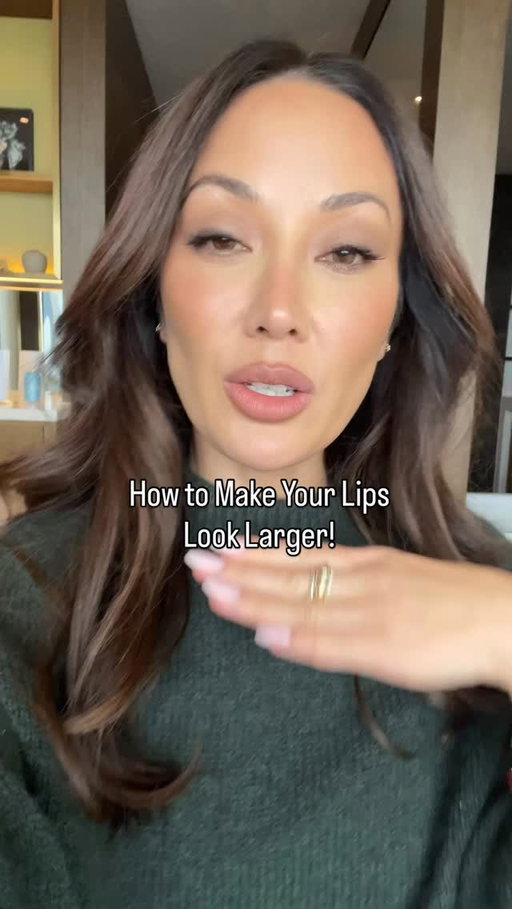 My makeup artist @chantellebaker in Melbourne showed me how to make my lips look bigger using #Morphe lip liners, @nudestix cream contour, and @benefit lip stain!