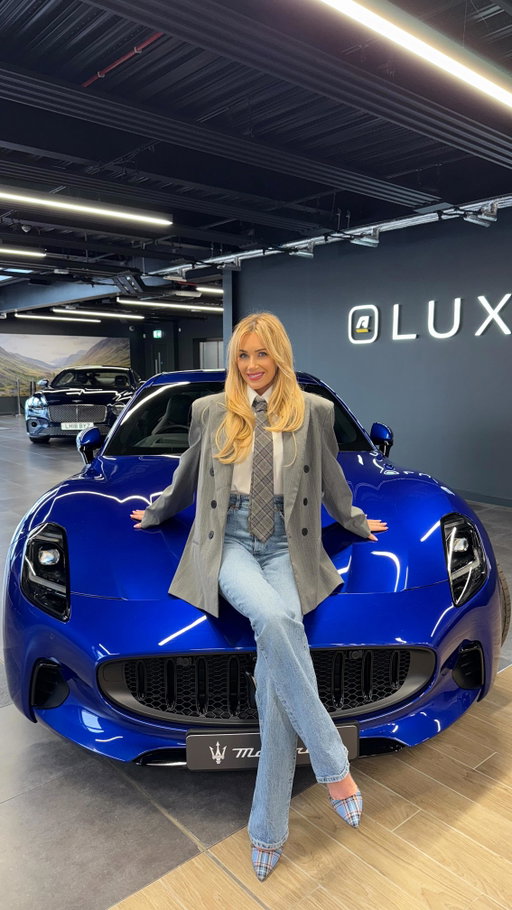 Contemplating a new set of wheels 🤞🏼🚙💨

I heard about the @arnoldclarkluxe branch that opened at the start of the year in Glasgow so I drove down to check out what they had in stock. I currently have a ‘19 plate range Rover Evoque which I love but I’ve always dreamed of having a Porsche Cayenne one day 🥹 It doesn’t need to be new I just love the shape of them 😍 
Whatever car you’re looking to upgrade to check out @arnoldclark_ltd There’s a Luxe branch in Manchester too. 

Thank you for looking after me @arnoldclarkluxe I’m sure I’ll be back soon to sign on the dotted line soon 🙏🏼

AD
