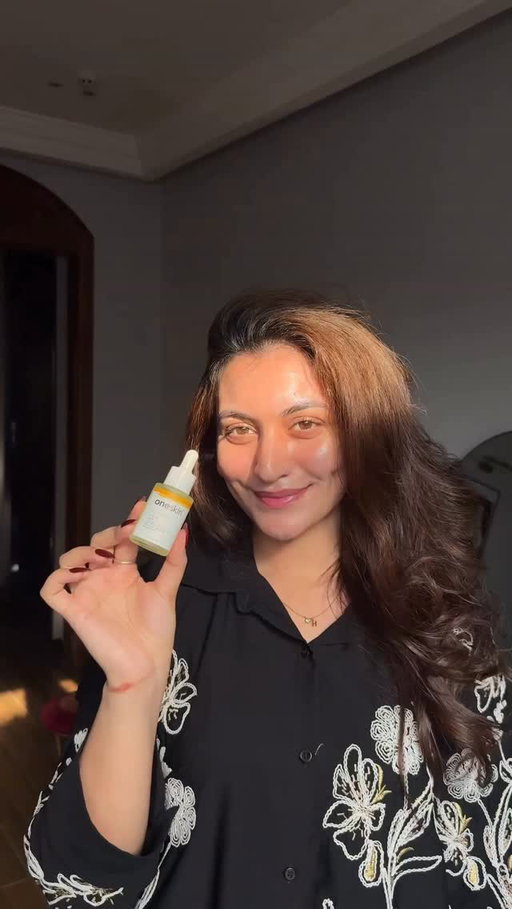 Gentle on the surface, deep in the pores—AHA for glow, BHA for clarity. Leave it on, let it work magic overnight. Use it twice a week for better results. ✨🫶🏻 @oneskinofficial 

#Exfoliation #AHABHA #SkincareRoutine