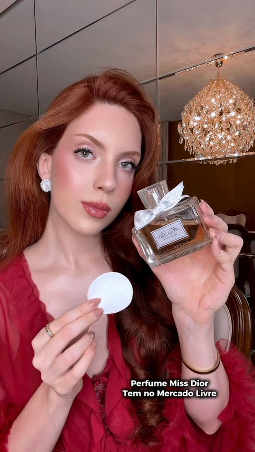 Tutorial do Brilho das Angels da Victoria’s Secret 💋

Deixa a pele perfumada e super brilhosa!! 

Usei o Perfume Miss Dior 
Tem no @mercadolivre 
ID: 10RLA8-GN21 

#victoriassecretfashionshow #victoriassecret 
#mercadolivre #meusfavsdomercadolivre