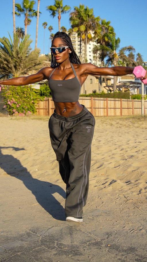 #HappyFriday 😍😍😍

workout:
🩷 alt lunge lat raises
(3 sets, 15 reps)
🩷 squat jack pushes
(3 sets - 20 reps)
🩷 side - side squat punches
(3 sets - 15 reps)
🩷 alt forward lunge twists 
(4 sets - 15 reps)
🩷 side squat- side squat openers
(3 sets - 25 reps)

📲 Download my app @BabeFitness 
Home Workouts • Meal Guides • Recipes • Shopping List • Training Journal • Support Group • Mental Health Support •  Amazon List + more!

Be the Babe you were born to be! 🎀🍭🫧