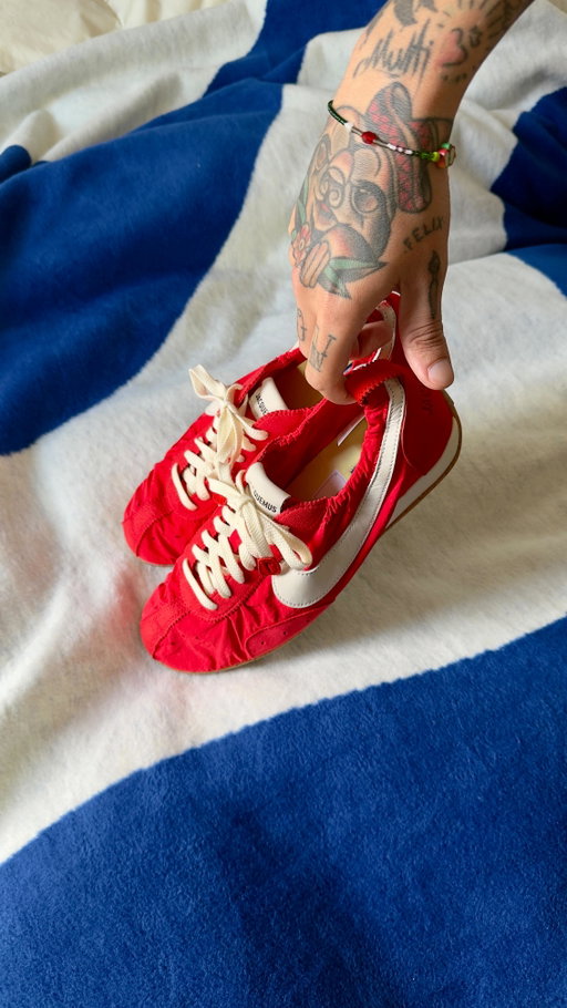 To the 🌑 and back 🎈

#unboxing #jacquemus #sneakeraddict