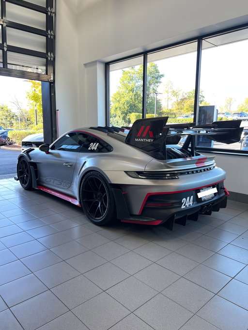 Look who stopped by 👀 The presence of this 992 GT3 RS fitted with a full Manthey Racing kit is simply unmatched… 

#porsche #porschemoment #porsche911gt3rs #992 #992gt3rs #cars #carsofinstagram #manthey #mantheyracing #activeaero #trackcar #trackweapon #flatsix #naturallyaspirated #porschegt3rs #gt3rs #992911 #porscheclub