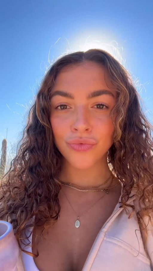 3 ways to help your brain drain better 🧠🫧🧼 

1 - rebounding 
2 - exercise!! This is why morning movement is so important!
3 - GOOD QUALITY DEEP SLEEP- this is when your brain washes itself, so make sure you’re giving it the opportunity to do so 💖 

Follow along for more tips 🧠

Sending you my love 
Em ✨ 

#neuroscience #selfcare #brain #wellness #healthy #wellnessjourney