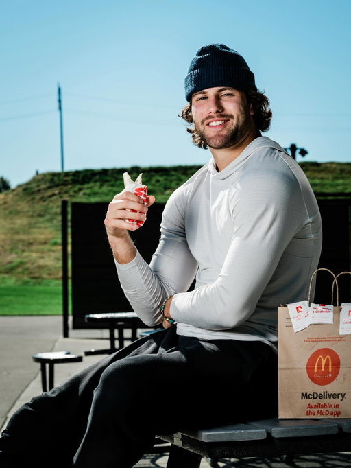 Drafted into the @mcdonaldswesternwa fam 🍟💪 McDelivery + Snack Wraps are on lock all season

And 12s, this one’s for YOU 💚💙 
Every time the opposing team misses a field goal during a home game — you SCORE a FREE Snack Wrap! 🙌 If they miss two or more - That’s TWO FREE Snack Wraps headed your way.

Just check your McDonald’s App the next day and snag your freebie with any $2+ purchase. #AD