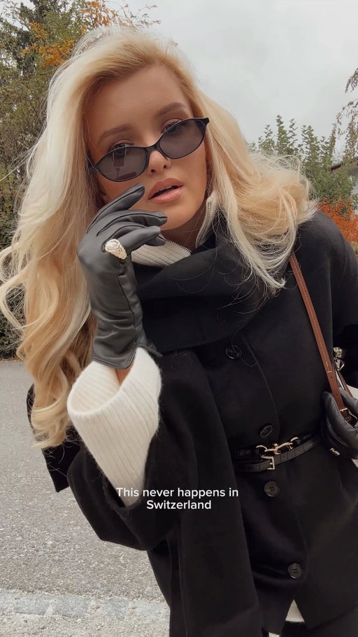 Usually people in Switzerland don’t stop to compliment you. I think this is the third time since I live here😅😅😅 That’s why I say thank you so many times😂😂😂

All outfit from this video is from @hm ! This jacket with attached scarf is the most beautiful ever. I added a double belt to complete the look and I absolutely love it. Also, haha remember the grey boots…yes these ones are the same but in black. They are too good to be true😅 

All the links in my story❤️# AD