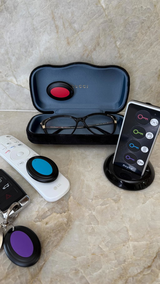 Amazon Locator Tags! 
🔗COMMENT “TAG” to receive a DM. 
Never lose your essentials again with this key finder that includes a transmitter and receivers for easy tracking 🗝️👓💜

#amazongadgets #founditonamazon #keyfinder #lostandfound #smartgadget