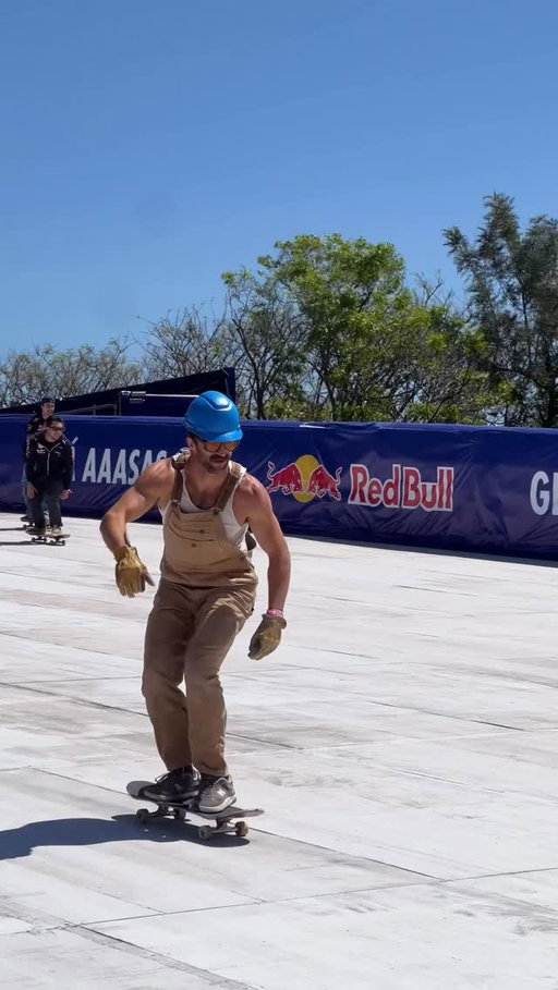 Tryin out that skateboard thing @redbullbr @redbull 
📹 @tom_dull