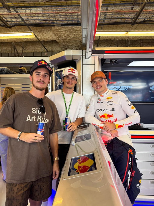 How’s this for a motor-crossover? 🤜🤛

#F1 #RedBullRacing #USGP