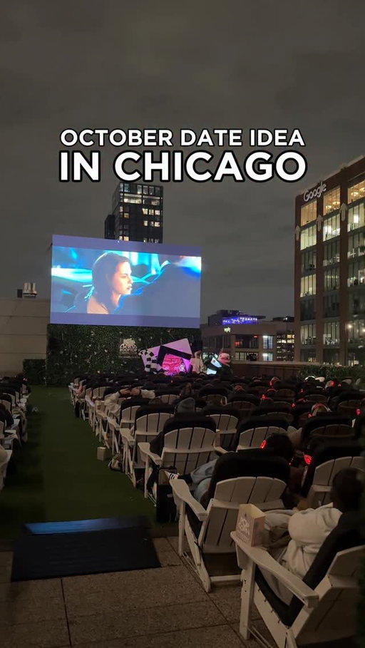 Spooky season date idea in Chicago 🎬🖤 Watch a classic Halloween movie on a rooftop at @rooftopcinemaclub inside of @theemilyhotel in Fulton Market! (ad) #rooftopcinemaclubpartner 

#thingstodoinchicago #chicago #fallinchicago #chicagobucketlist #chicagohalloween #halloweenchicago #halloween #chicagodateidea