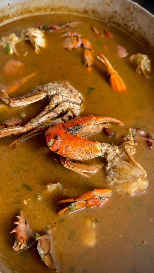 When the first breeze of the season comes, you know we gonna make some gumbo. Here’s how me and my great aunt make our authentic Louisiana Creole Filé gumbo.

✨ My favorite gumbo is filé gumbo. This gumbo is unique from all the other gumbos out there as it uses filé powder instead of okra to thicken it. Also it includes many types of meat and seafood.

If you want the full detail recipe and tutorial, it is on my website in my bio. Let me know if you try this.

#creole #creolefood #creolerecipes #louisiana #neworleans #gumbo #louisianacreole #risascuisine