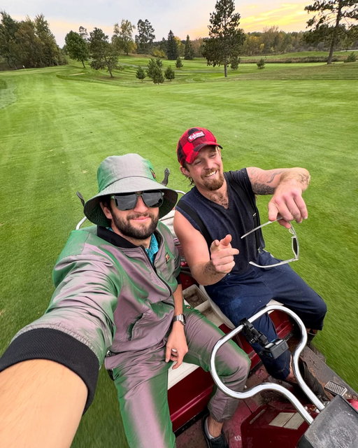 Hello, I’d love to share with you, some goodies from Reckless Golf 6😆⛳️

Coupla proper carts!