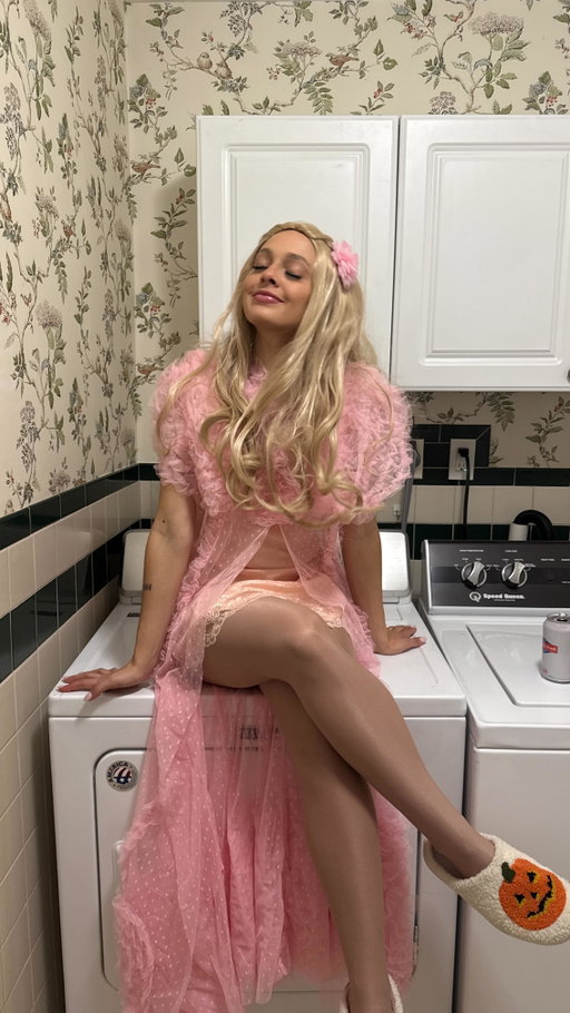 probably should have tried the wig on DAYS ago…not 10 minutes before people arrived 🫧💕