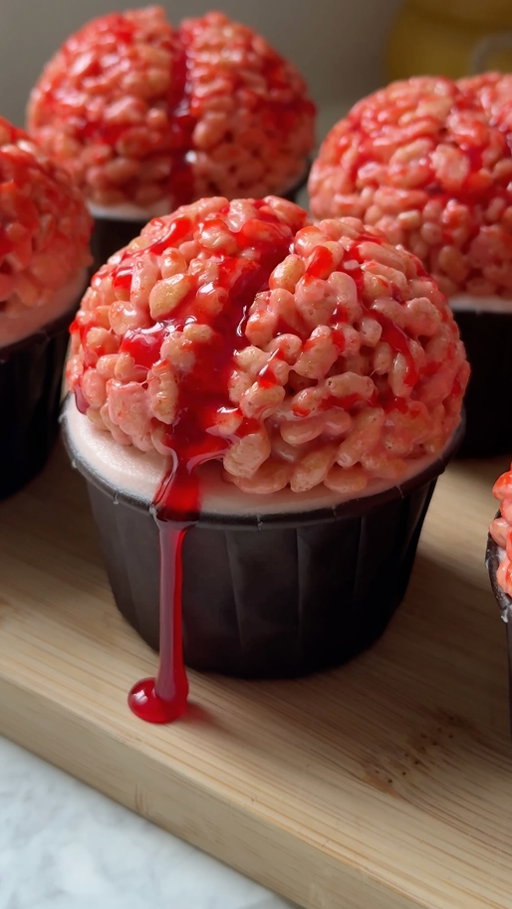 Who knew brains could taste THIS good? 🧠 @chrisdanielcahill made the most delicious Rice Krispie brain cupcakes and they are exactly what you need for Halloween and they are so easy to make. 

Ingredients: 

2 cups of mini marshmallows
30g melted butter
2 cups of Rice Krispies
Dash of red food colouring