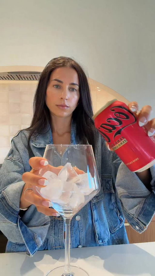 my vice is a crispy (decaf) fridge cig - sue me!!!! 😅

#lazymillionaire #cokezero
@cocacola