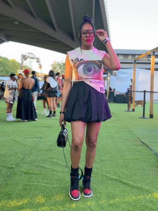 Day 3 Homecoming Outfit

Yall know I love a good graphic tee & especially one with a message! My Brotha @dsmlr did his thang with this one! Do yall see the details?!!! (See slide 5)

Life is all about Perspective. “The world only exists in your eyes. You can make it as big or as small as you want.”

Outfit Details
Top @dsmlr (linked in my stories)
Skirt @target 
Shoes @nike @jumpman23 
.
.
.
.
.
.
Homecoming outfit, HBCU homecoming, outfit inspo, style inspo, street style, graphic tee, bubble hem skirt, sneaker style