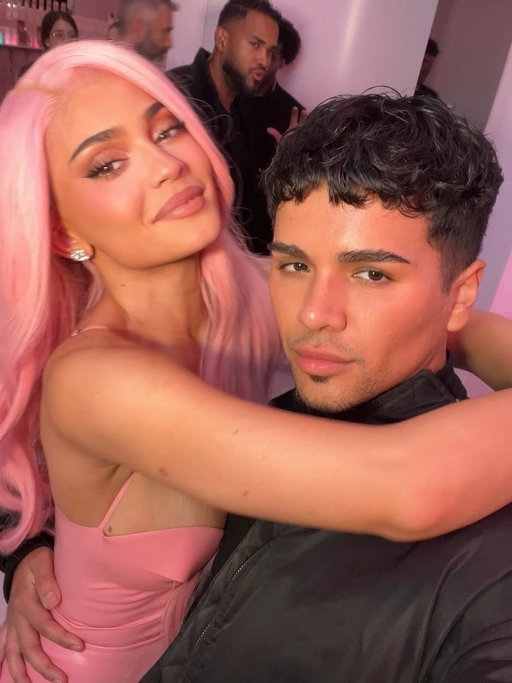 #KINGKYLIE 💋

Celebrating 10 years of @kyliecosmetics 🎉  Congratulations @kyliejenner ❤️‍🔥