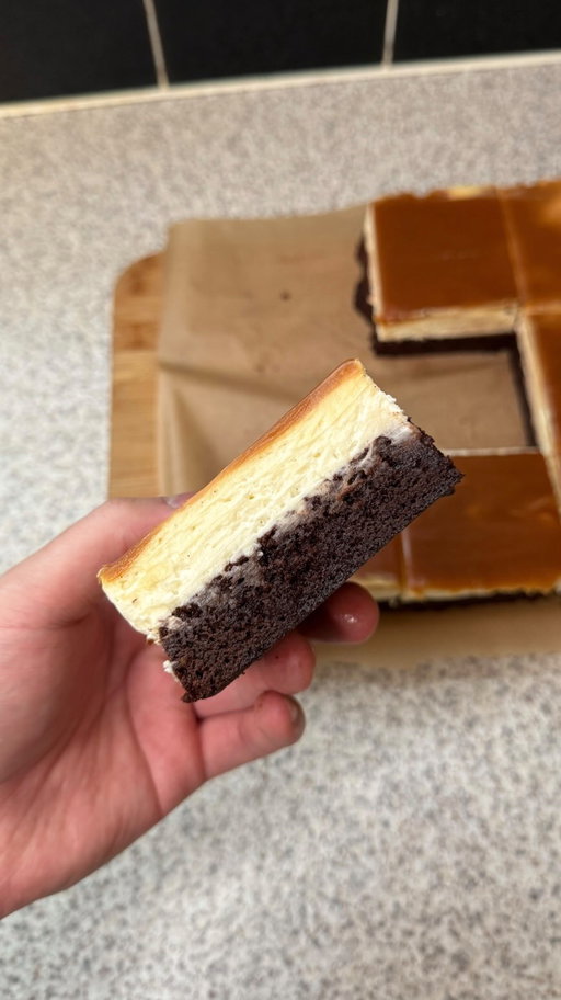 salted caramel cheesecake brownies 🍫 inspired by @sweeteatsbyj 

the full recipe is on ashbaber.com, there’s also a link in my bio :) 

#saltedcaramel #brownies #baking #foodreels #dessertideas #goodfood