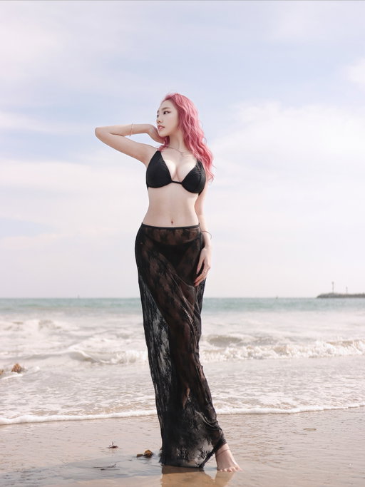 Grace carved by waves, strength shaped by storms 🌊
Miss my pink hair 😭💕
Last Bikini shoots for 2025 👙

Bikini set from @shopcider 

📷: @here_is_johny 

#bikinilife #bikiniseason #bikinistyle #bikinis #bikinivibes #asiangirls #asianmakeup #lamodel #fyp #explore #laphotographer #hottie #pinkhair #bikinimodel #blackbikini